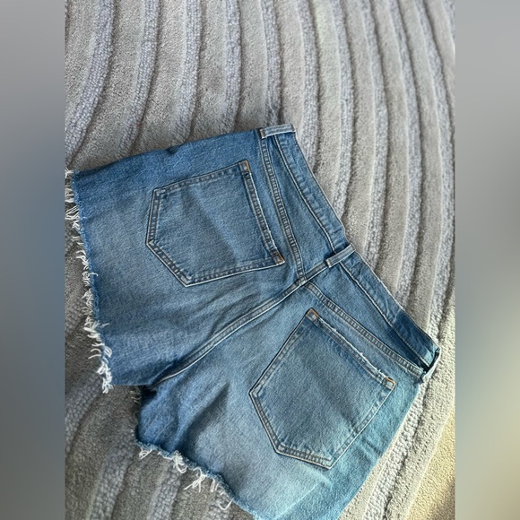 Abercrombie High Rise Mom Shorts Ripped Wash Size: 31 - 12 - Picture 4 of 4